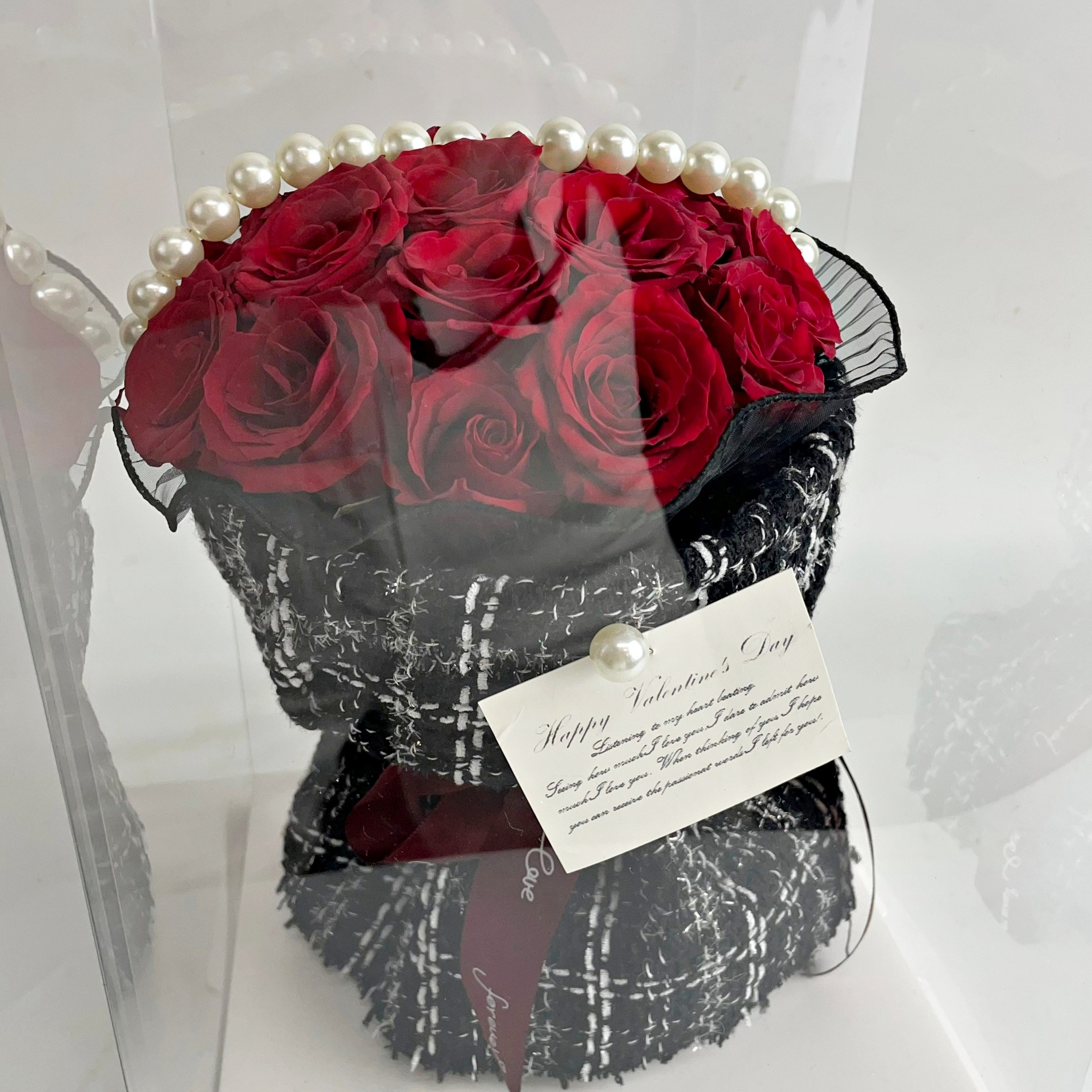 16朵紅玫瑰+精緻小香風包裝(附贈透明禮盒)