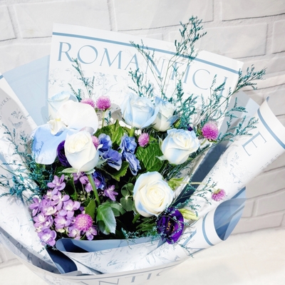 玫瑰6朵混搭桔梗和點綴配花花束